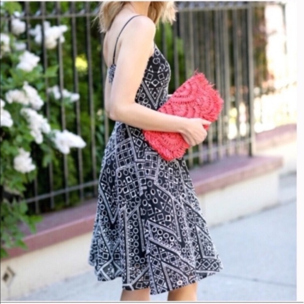NWT BANANA REPUBLIC Embroidered Geo Lace Dress - Picture 2 of 8